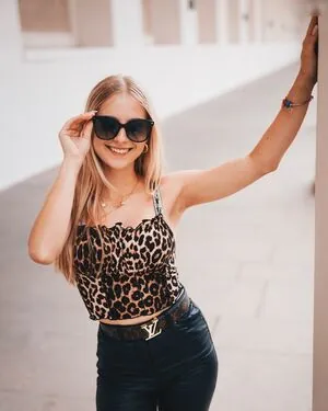 Paula_fhm