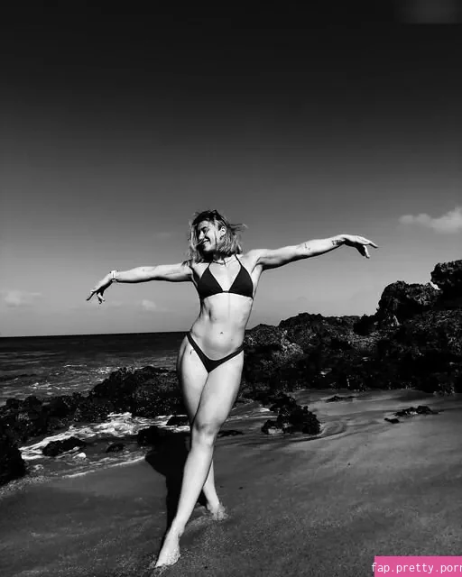 Pauline Grabosch - Photo #01