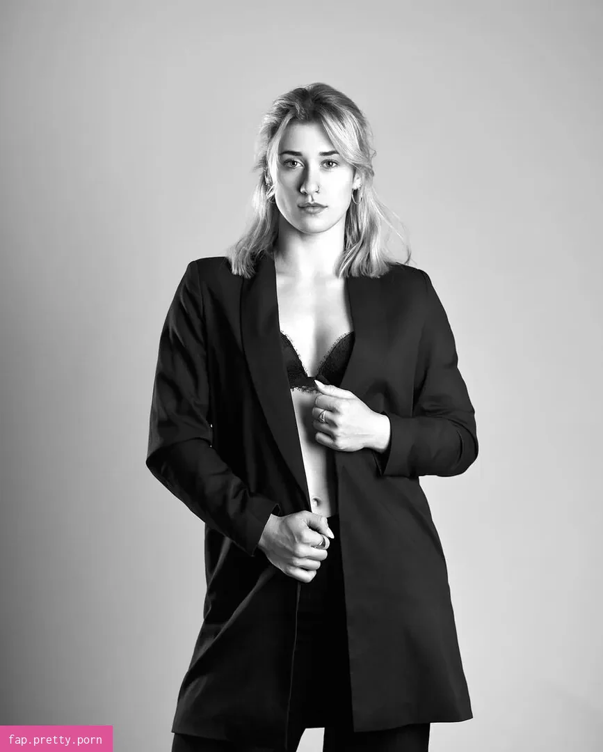 Pauline Grabosch - Photo #08