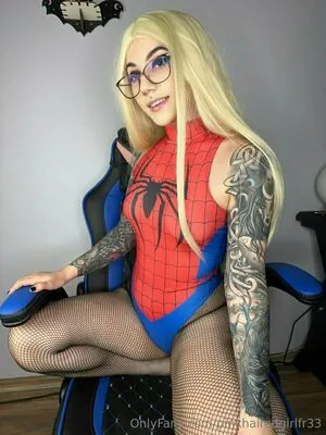 pinkhairedgirlfr33