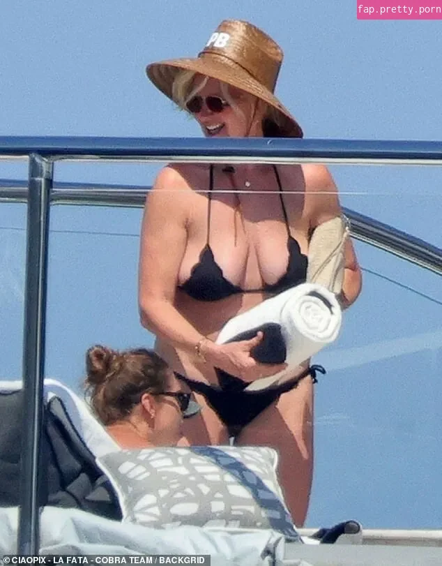 Penny Lancaster - Photo #24