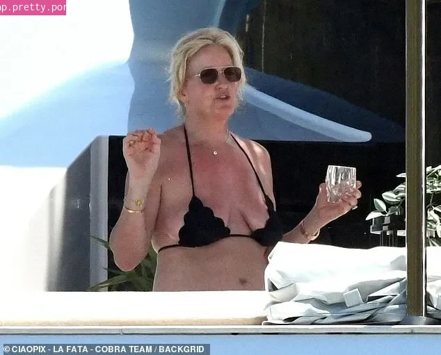Penny Lancaster - Photo #30