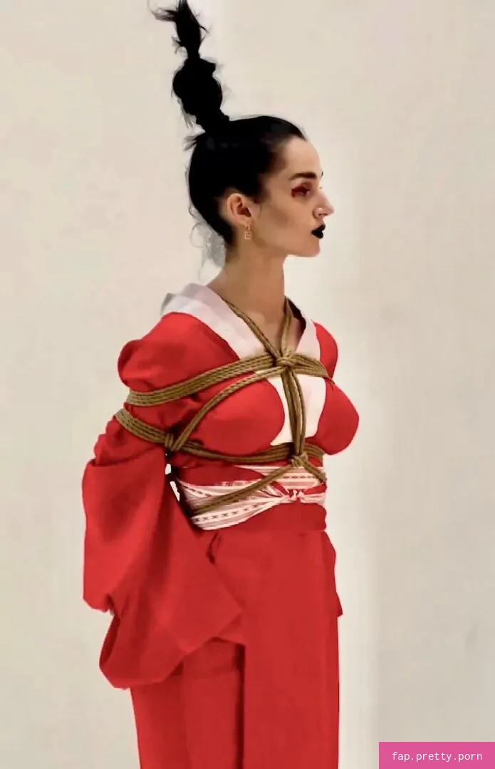 Poppy - Photo #22