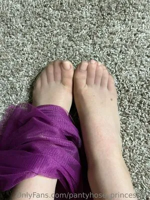 pantyhose_princess99