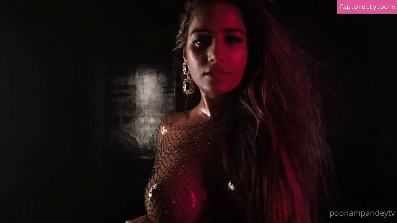 Poonam Pandey - Photo #23