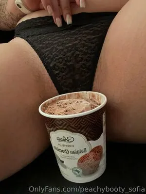 peachybooty_sofia