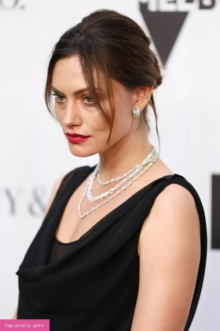 Phoebe Tonkin - Photo #13