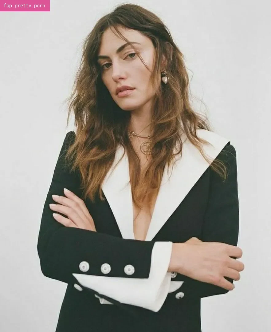 Phoebe Tonkin - Photo #27