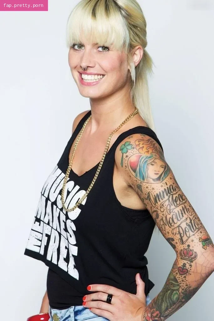 Pia Tillmann - Photo #30