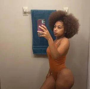 Queen.mya Tinymya