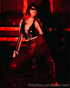 Queen Red