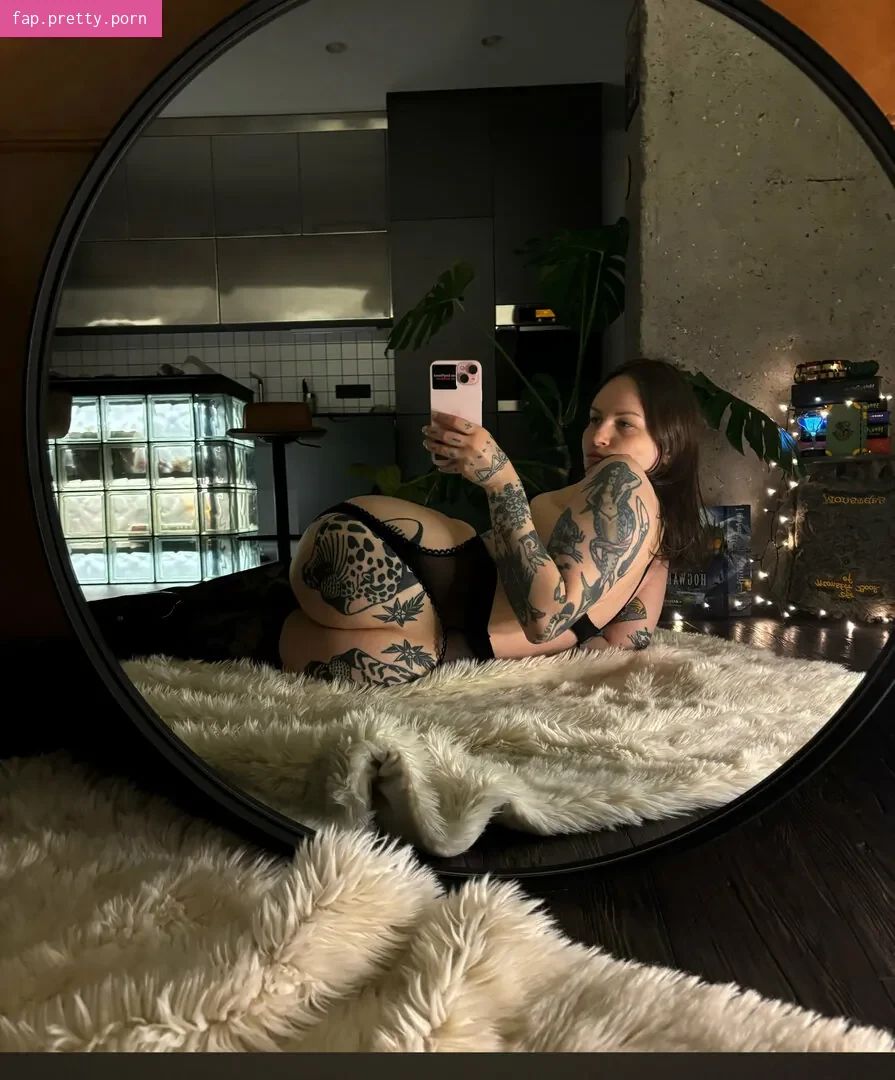 queenbellatrixx - Photo #11
