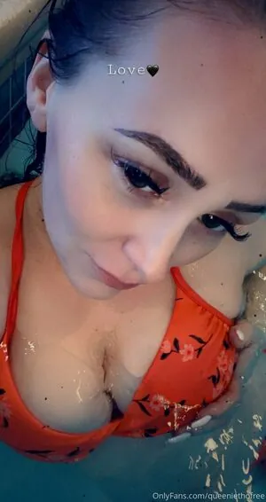 queeniethofree