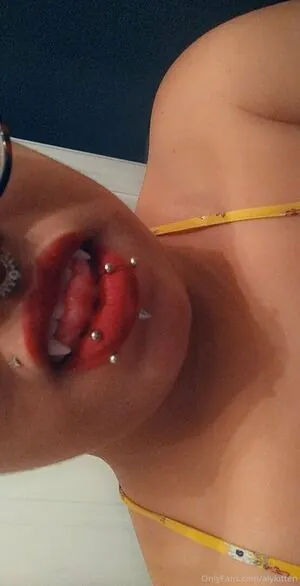 raeraejiggles