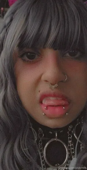 raeraejiggles