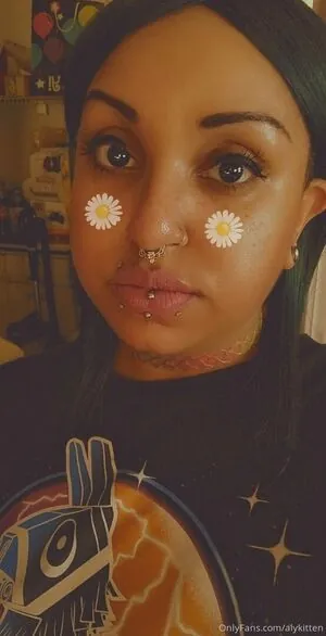 raeraejiggles
