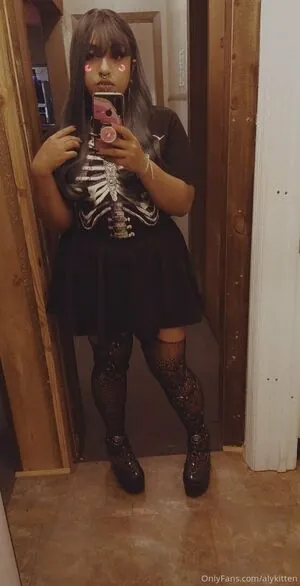 raeraejiggles