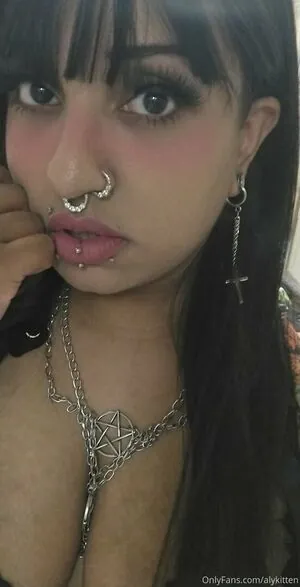 raeraejiggles