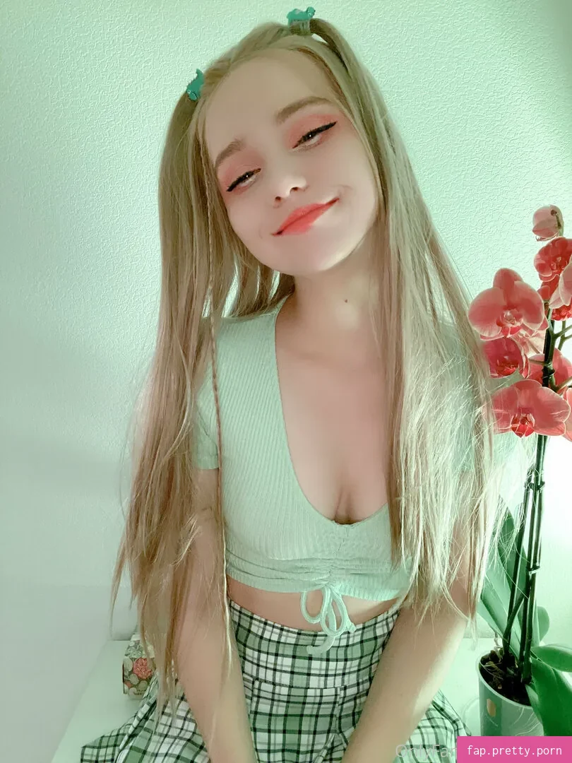 Rachel Blossom - Photo #01