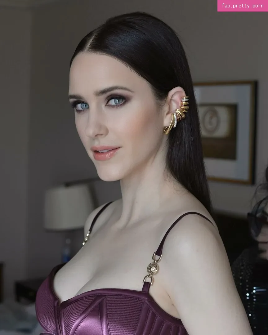 Rachel Brosnahan - Photo #04