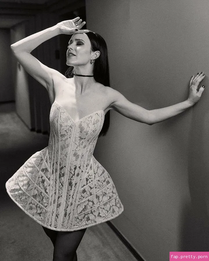 Rachel Brosnahan - Photo #10
