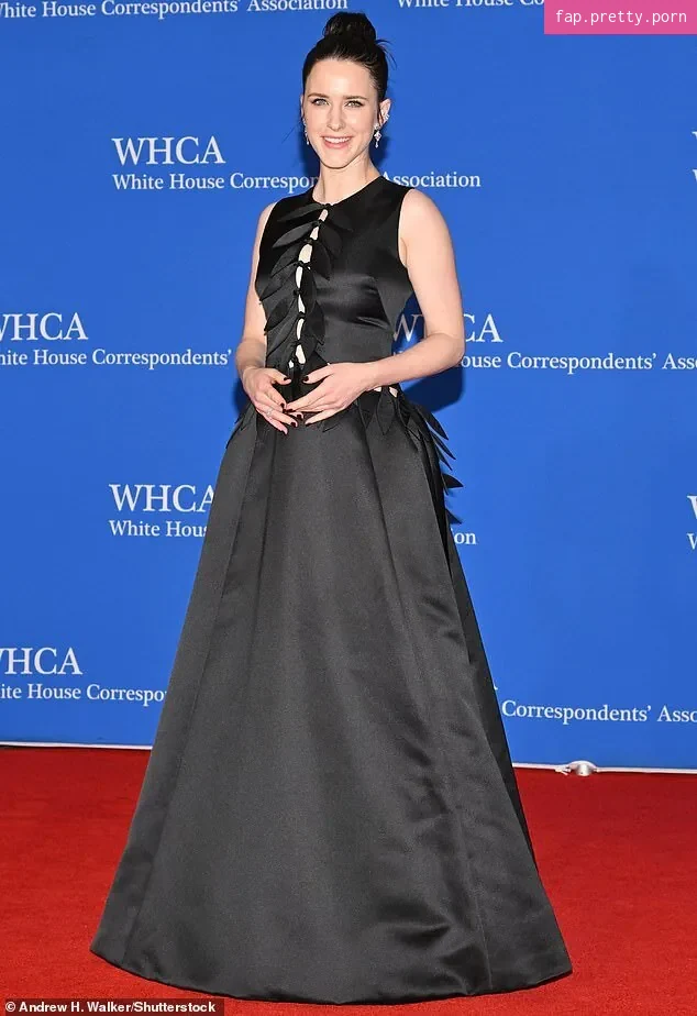 Rachel Brosnahan - Photo #02