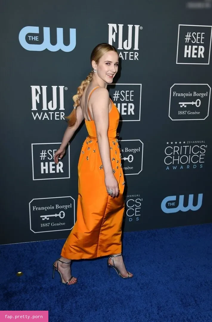 Rachel Brosnahan - Photo #19