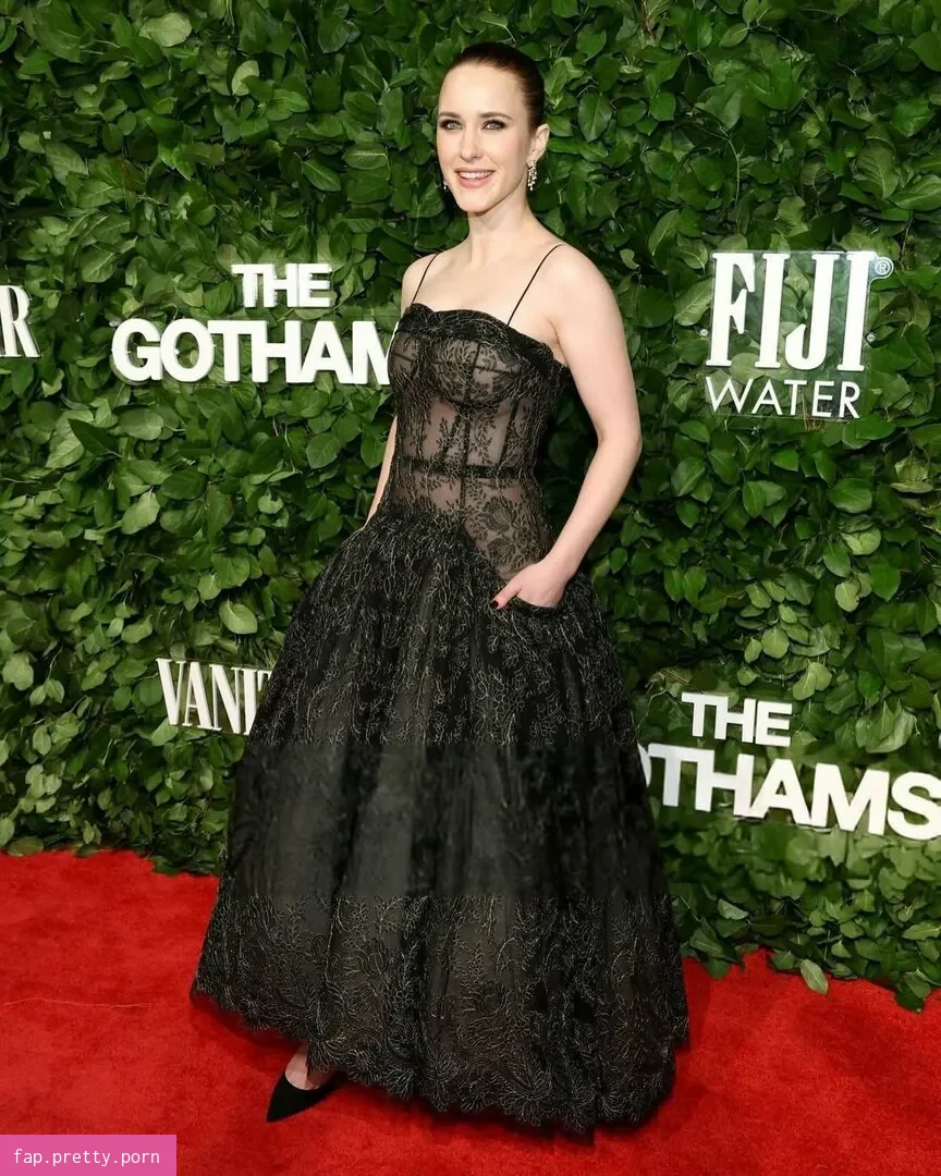 Rachel Brosnahan - Photo #01
