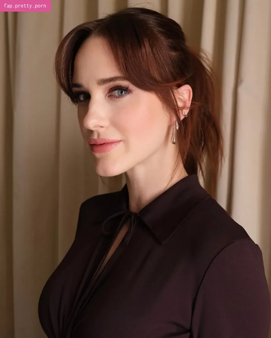 Rachel Brosnahan - Photo #19
