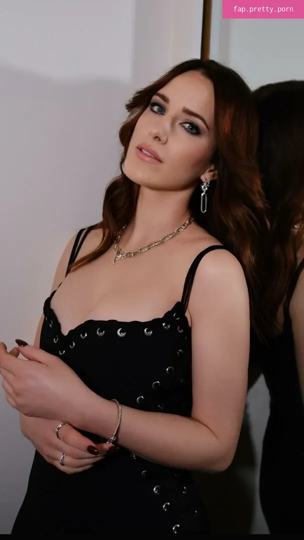 Rachel Brosnahan - Photo #30