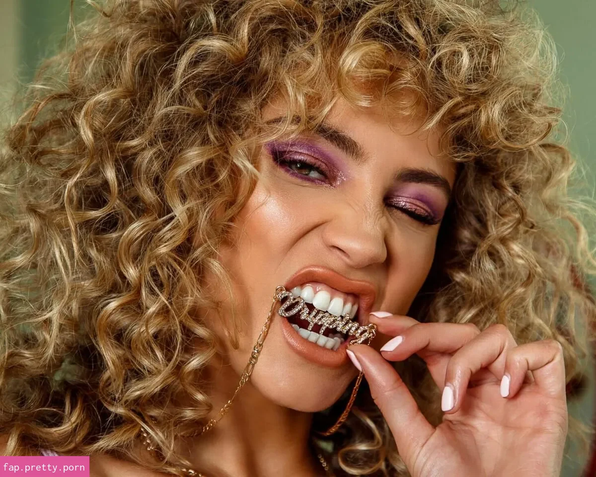 Rose Bertram Model - Photo #17