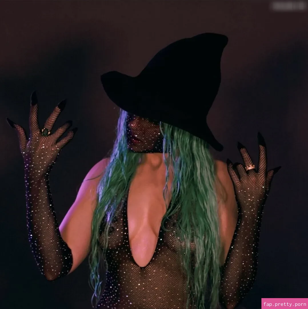 Regina Hixt - Photo #67