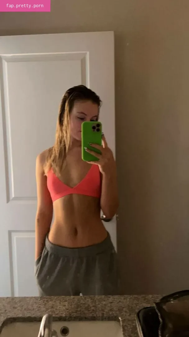 Riley Hubatka - Photo #38