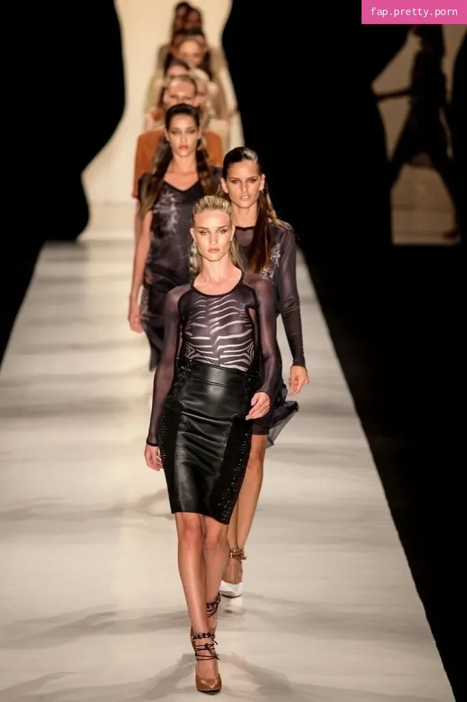 Rosie Huntington-Whiteley - Photo #37
