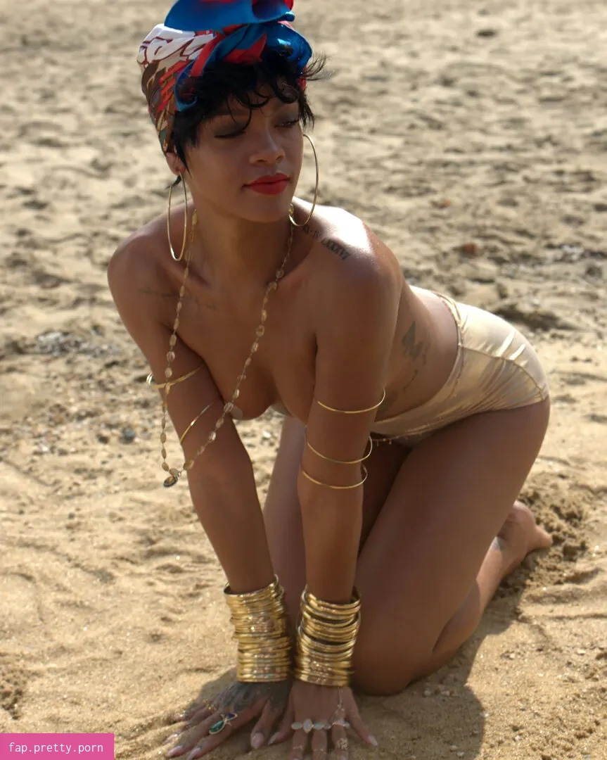 Rihanna - Photo #32
