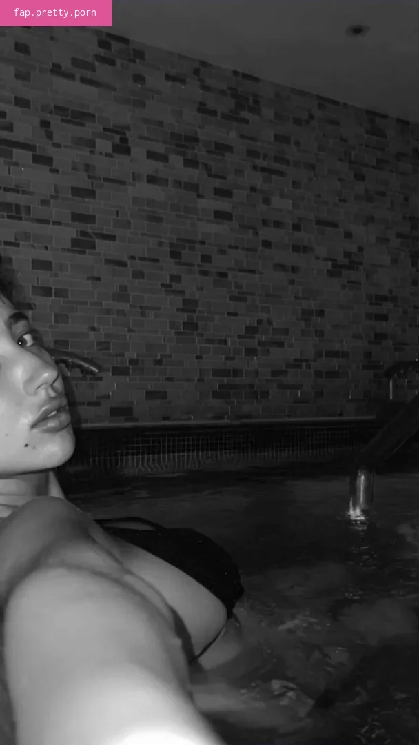 Roz Idrissi - Photo #41