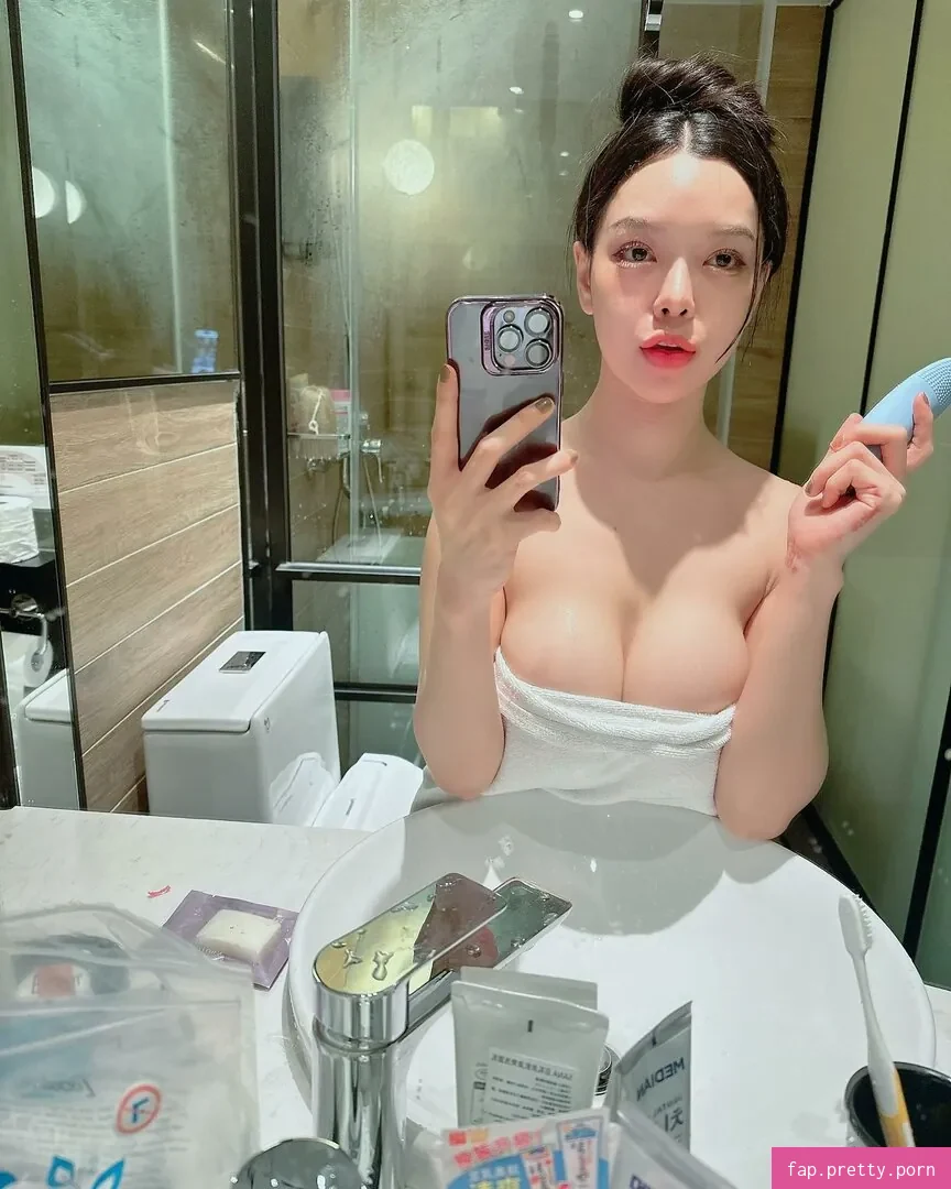 Rungarun Kunlawong - Photo #04