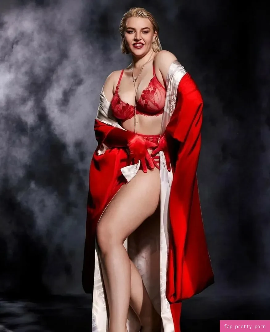 Rebecca Lucy Taylor - Photo #15