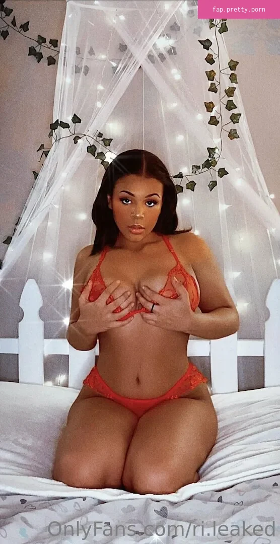 ri.leaked - Photo #01