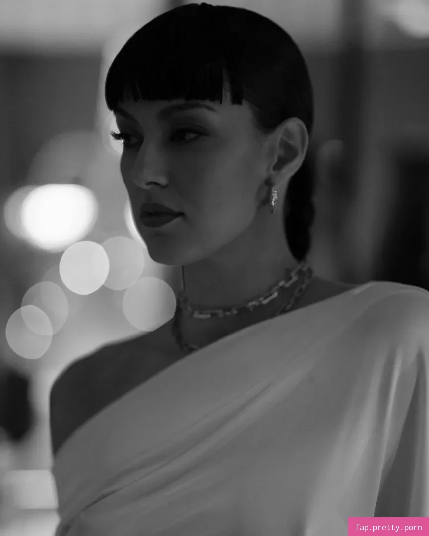 Rebecca Mir - Photo #20