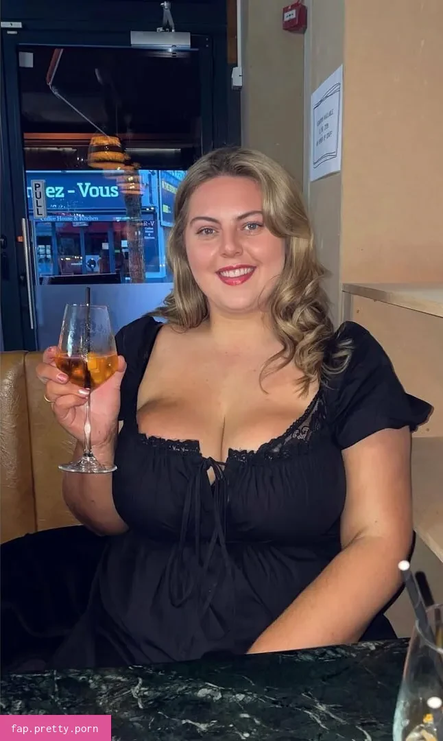 Rosie Osborn - Photo #01
