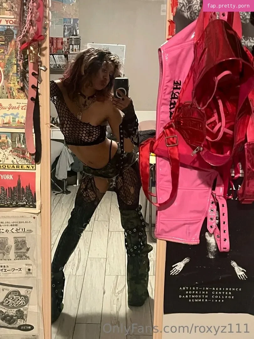 Roxyz111 - Photo #14