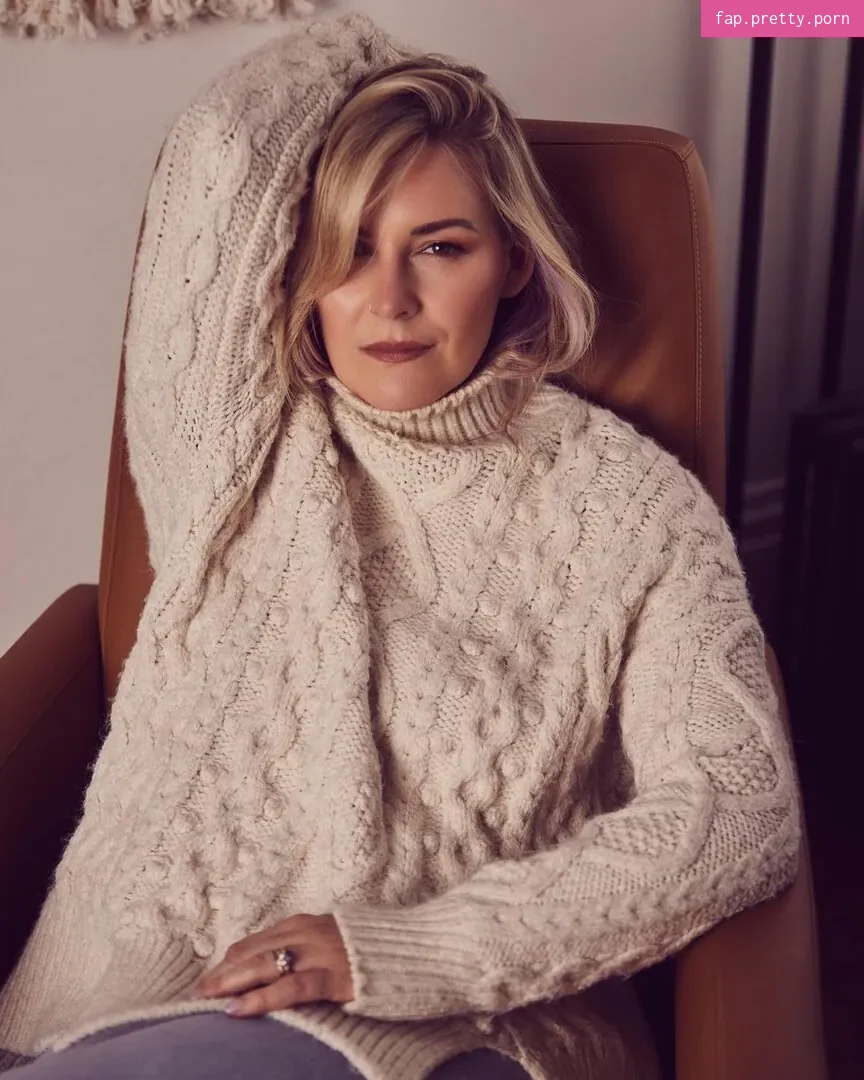 Renee Paquette - Photo #00