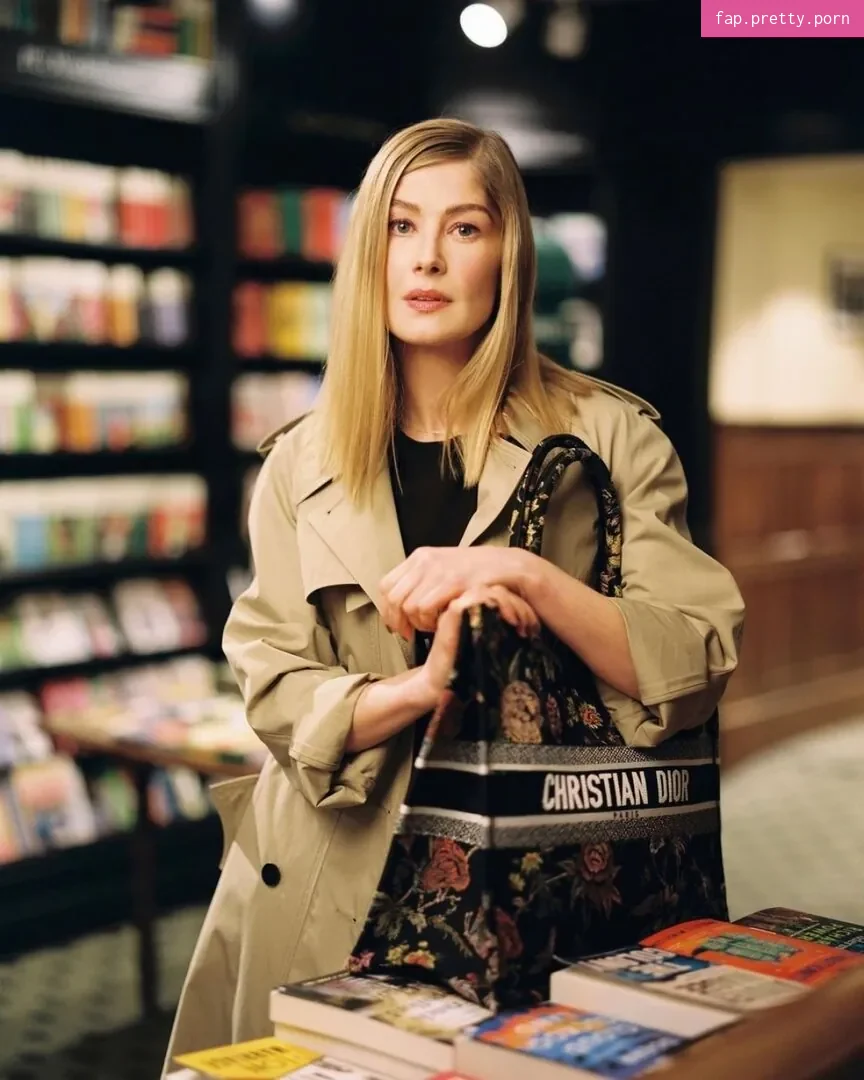 Rosamund Pike - Photo #38