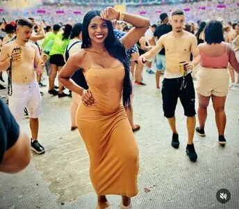 Raquel Sampaio content