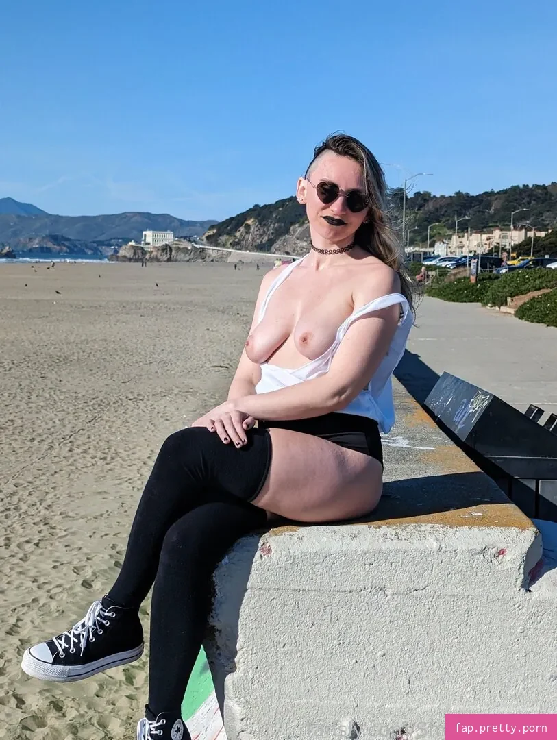 ShyGothExhib - Photo #93