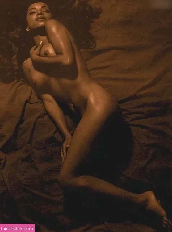 Sade - Photo #01