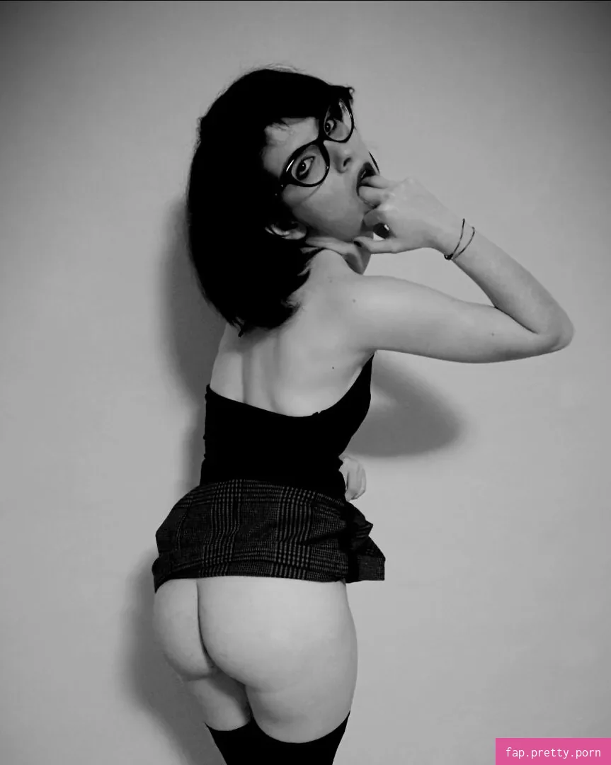 Sara Bell - Photo #25