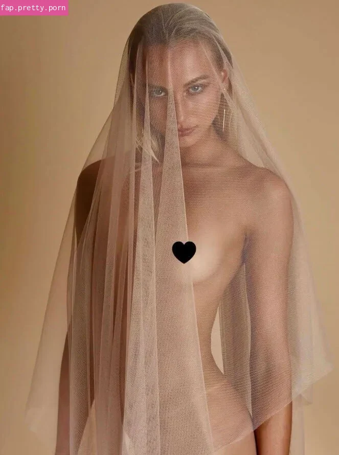 Stephanie Belovukovic - Photo #04