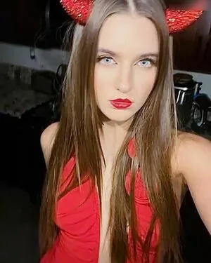 Savannah Clarke